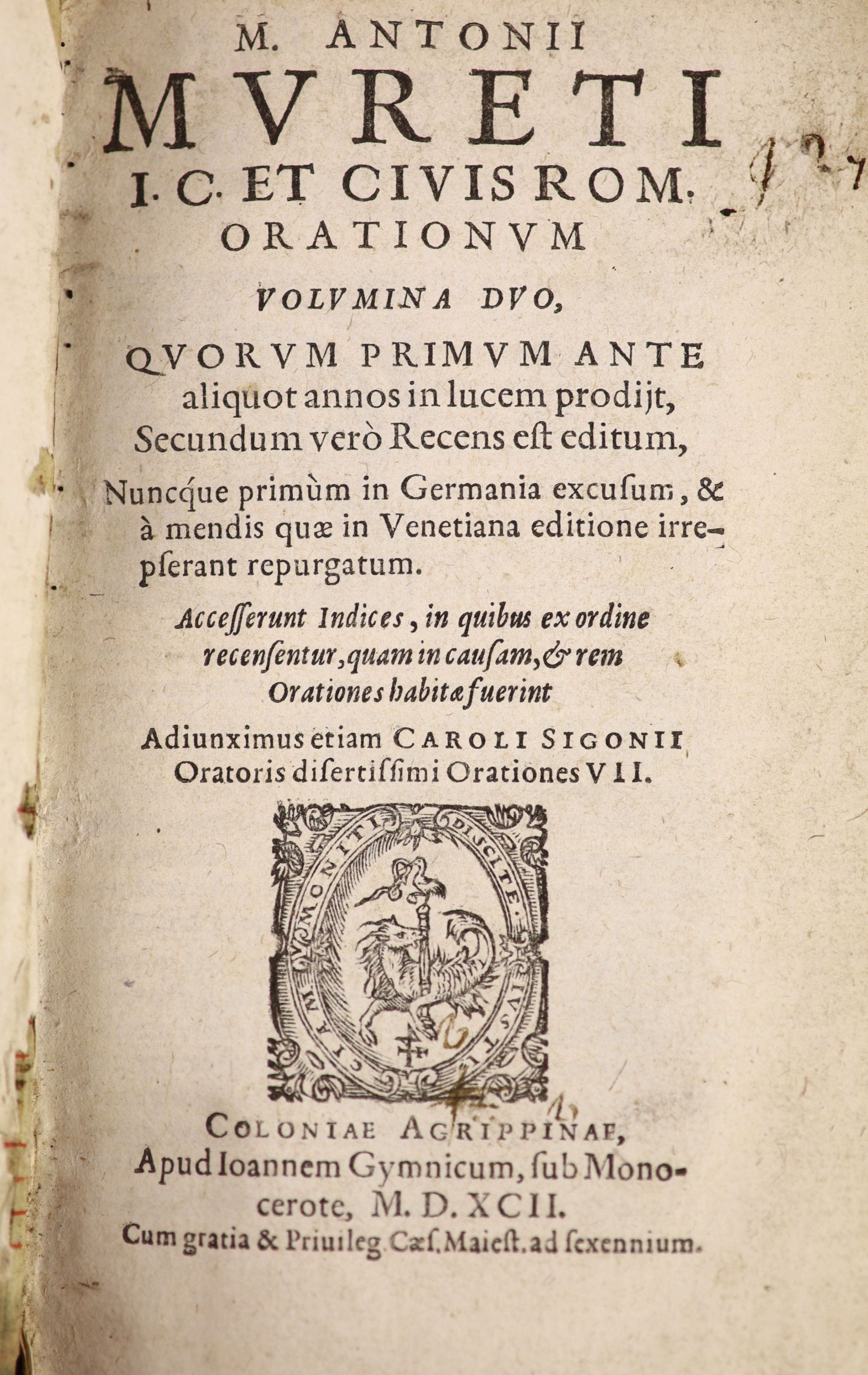 Muretus, Marcks Antonius. Orationum Volumina Duo ... Adiunximus etiam Caroli Sigonii Oratoris divertissiini Orationes VII